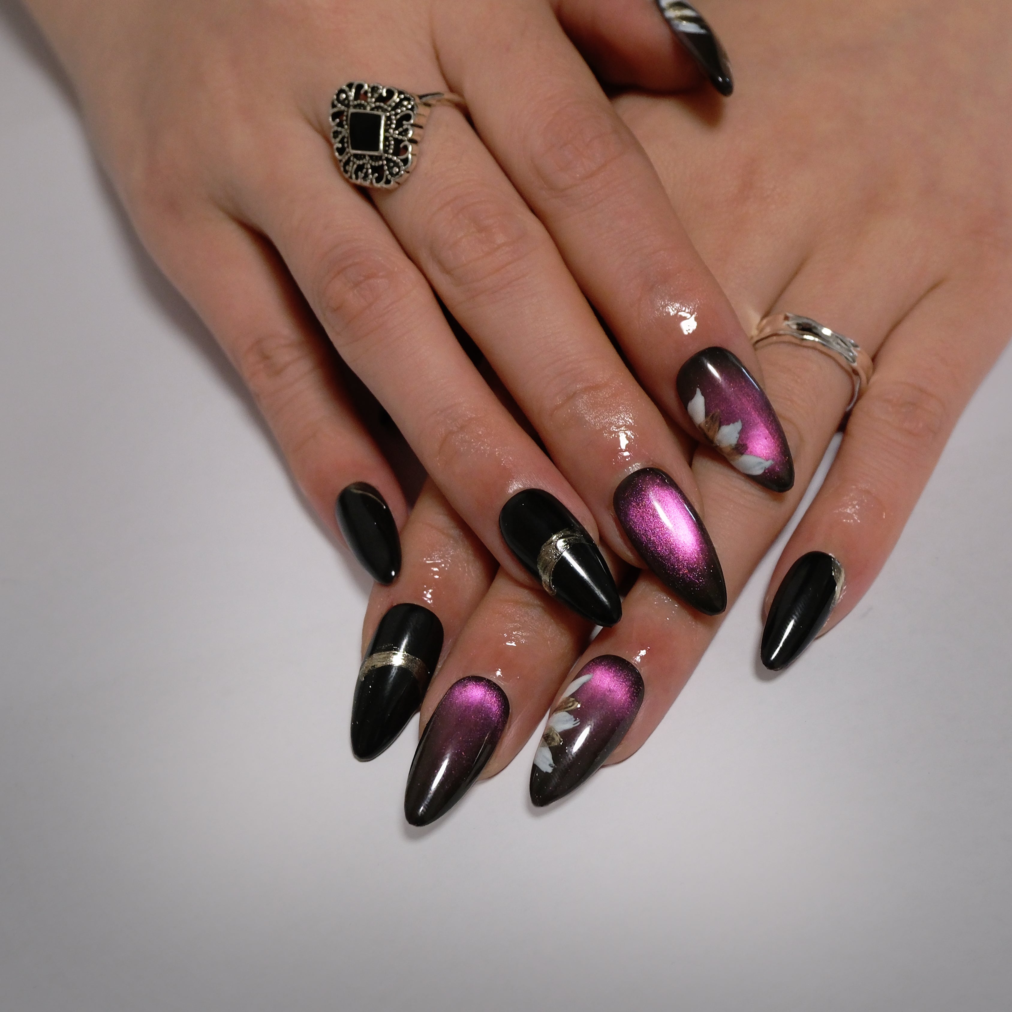 Purple Glowing Cat Eye Nail